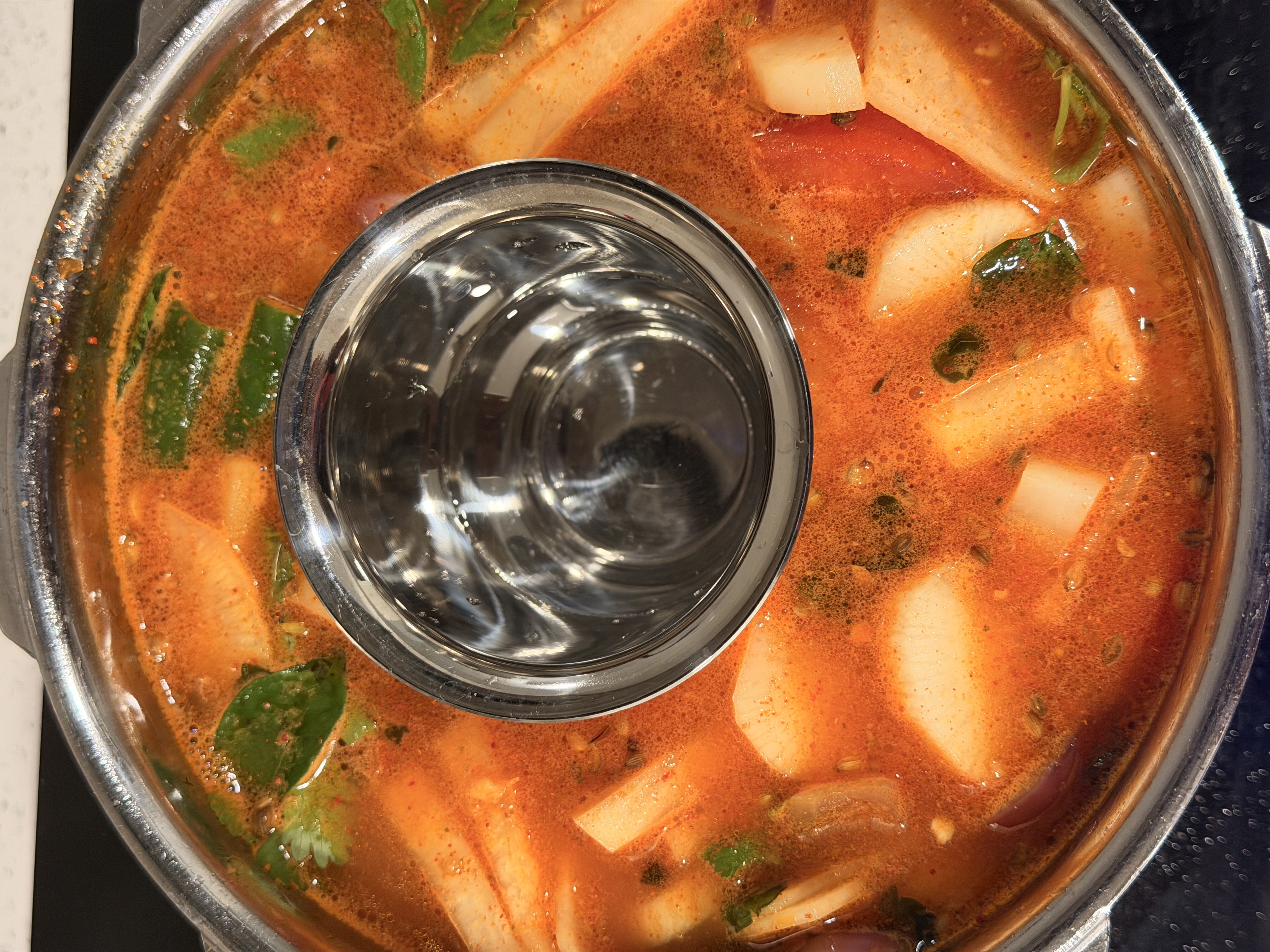 Tumbler detail inside cooker